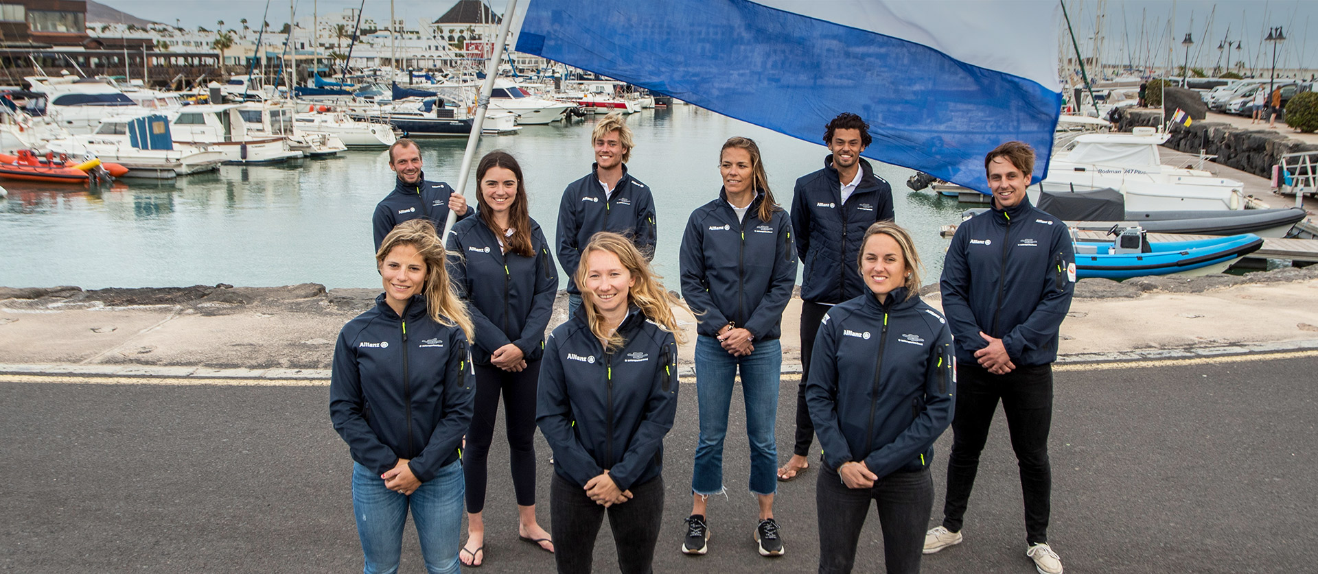 Een foto van alle atleten van team Allianz watersport